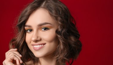 Puch na włosach? Wcale nie muszą być zniszczone. Sprawdź, bo może twoje włosy się kręcą