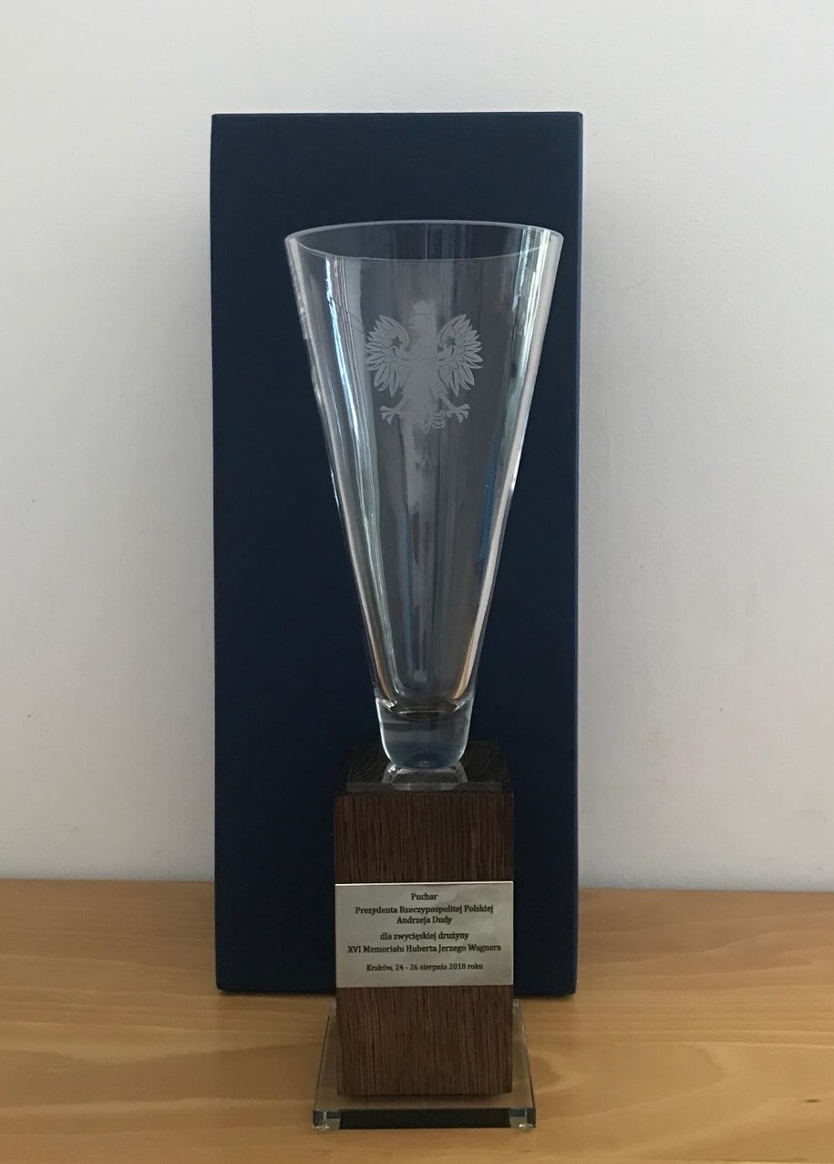 Puchar dla zwycięzcy Memoriału Wagnera /materiały prasowe /