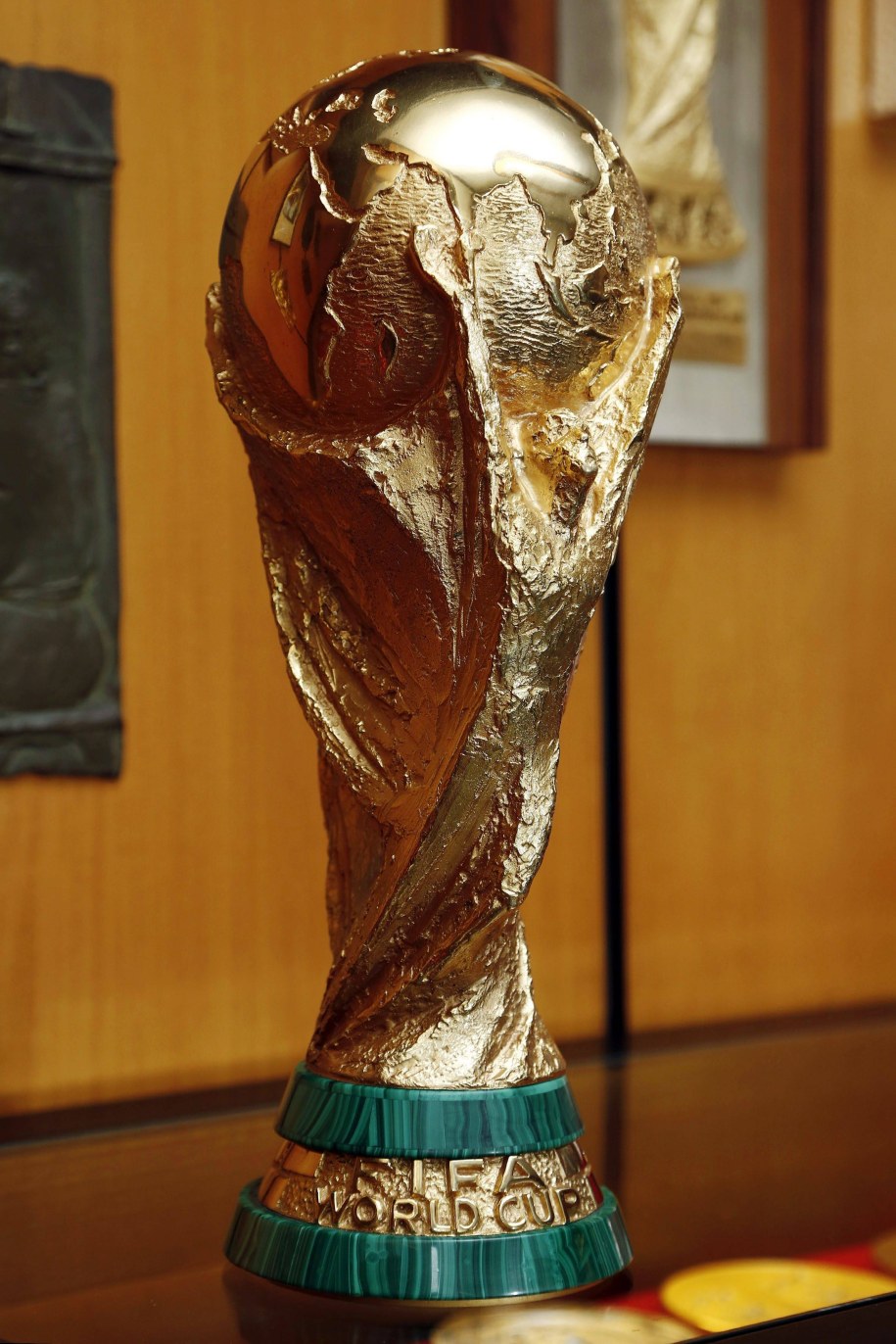 Puchar Świata, który jest wręczany zwycięzcy mundialu /Kikapress/Andrea Raffin /PAP