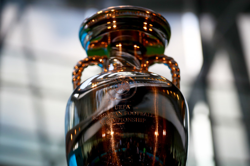 Puchar za triumf w mistrzostwach Europy /Getty Images