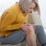 Puchnie, blokuje się i coś w nim "chrupie". Najczęstsze przyczyny bólu kolan