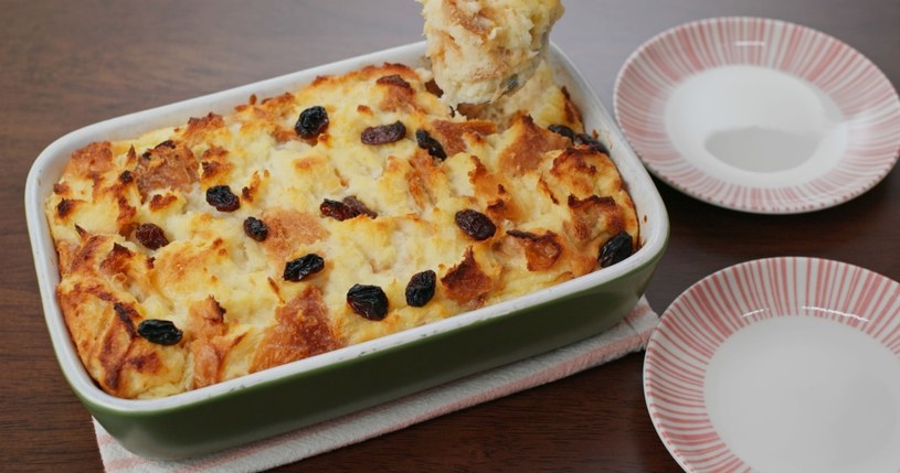 Pudding chlebowy to świetny pomysł na lekkie śniadanie, lunch lub podwieczorek /123RF/PICSEL