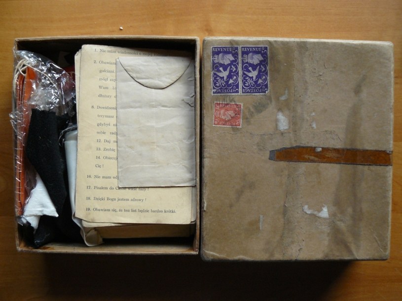 Pudełko z rzeczami polskiego żołnierza, znalezione na wysypisku śmieci przez Irlandczyka Thomasa Flynna /Centrum Dokumentacji Zsyłek, Wypędzeń i Przesiedleń Uniwersytetu Pedagogicznego /