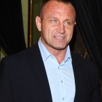 Mariusz Pudzianowski Pudzian dziś nie musi żyć ze sportu. Milioner tak mówi o biednych. "To jest tylko leń"