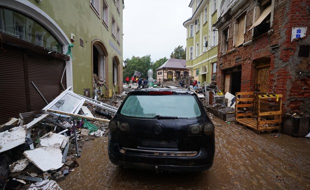 "Pukają do mieszkań, gdy zapada zmrok". Szabrownicy plądrują zniszczone przez powódź miejscowości