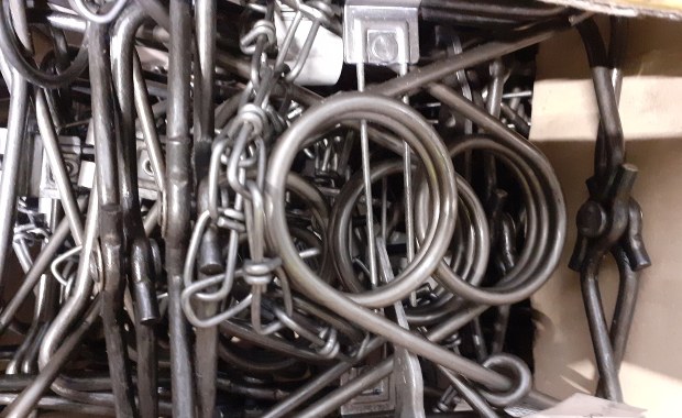 Pułapki do kłusownictwa znalezione w paczce z USA