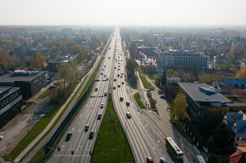 Puławska to droga krajowa nr 79, najważniejsza ulica łącząca Warszawę z Piasecznem /Łukasz Szczepański  /Reporter