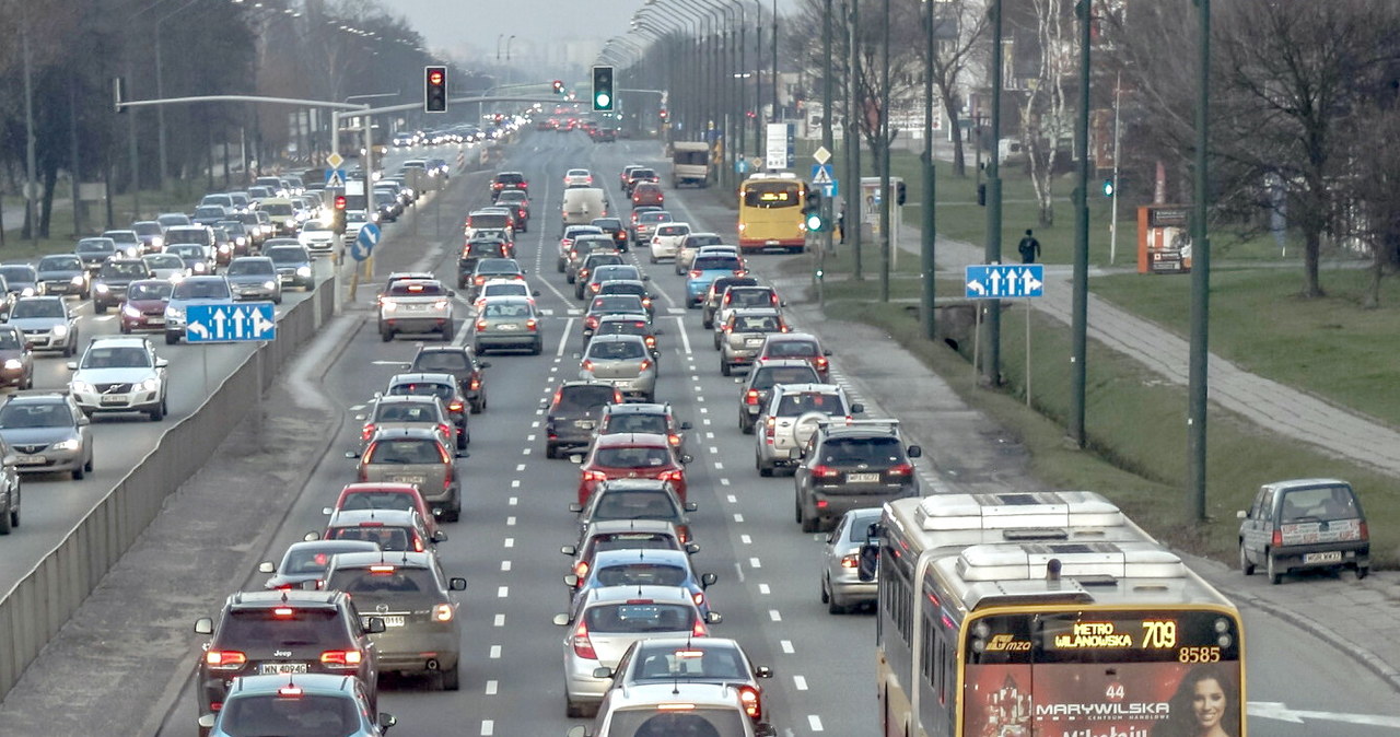 Puławska to jedna z najważniejszych arterii łączących centrum z południową częścią Warszawy i Piasecznem /Darek Nowak /Reporter