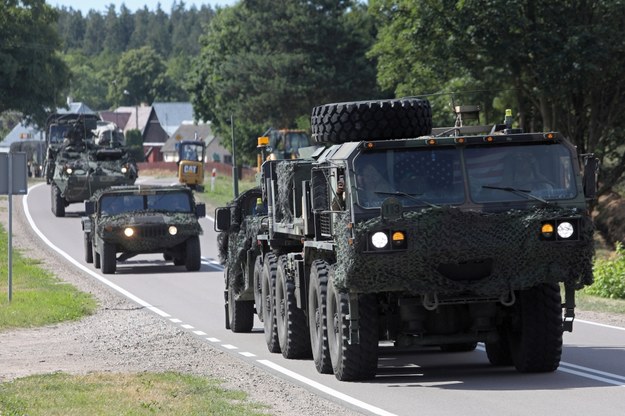 Pułk Kawalerii Armii Stanów Zjednoczonych w drodze do przekroczenia granicy polsko-litewskiej na zdjęciu z 7 czerwca /Artur Reszko /PAP