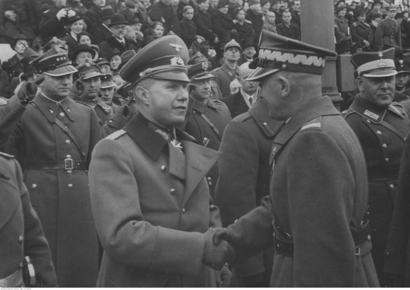 Pułkownik Bogislav von Studnitz obok marszałka Edwarda Rydza-Śmigłego. /Ze zbiorów Narodowego Archiwum Cyfrowego