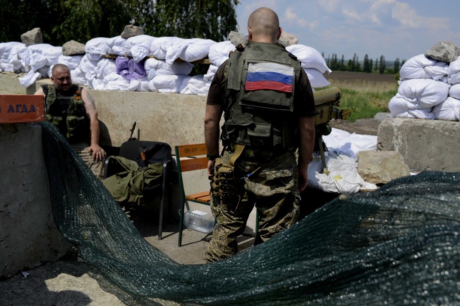 Punkt kontrolny prorosyjskich separatystów w miejscowości Siemieniowka /Jakub Kaminski /PAP