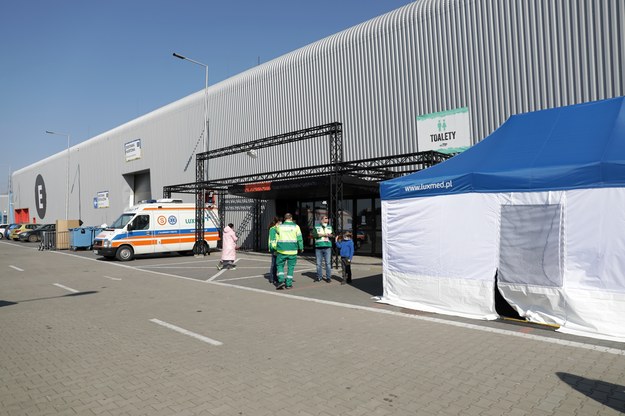 Punkt medyczny dla uchodźców z Ukrainy w Ptak Warsaw Expo w Nadarzynie /Albert Zawada /PAP