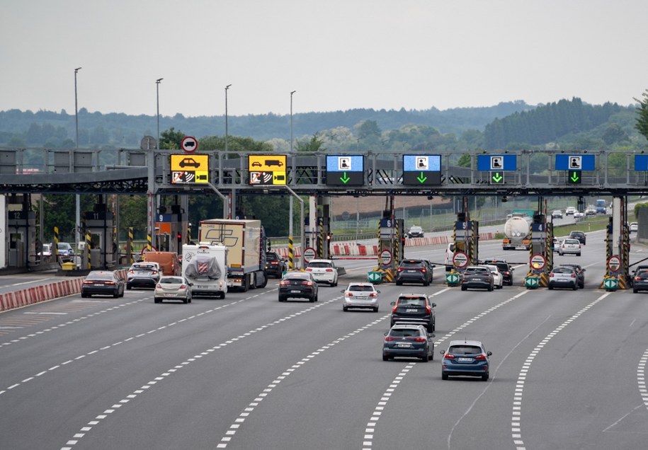 Punkt poboru opłat na A4 na odcinku Kraków-Katowice /Shutterstock