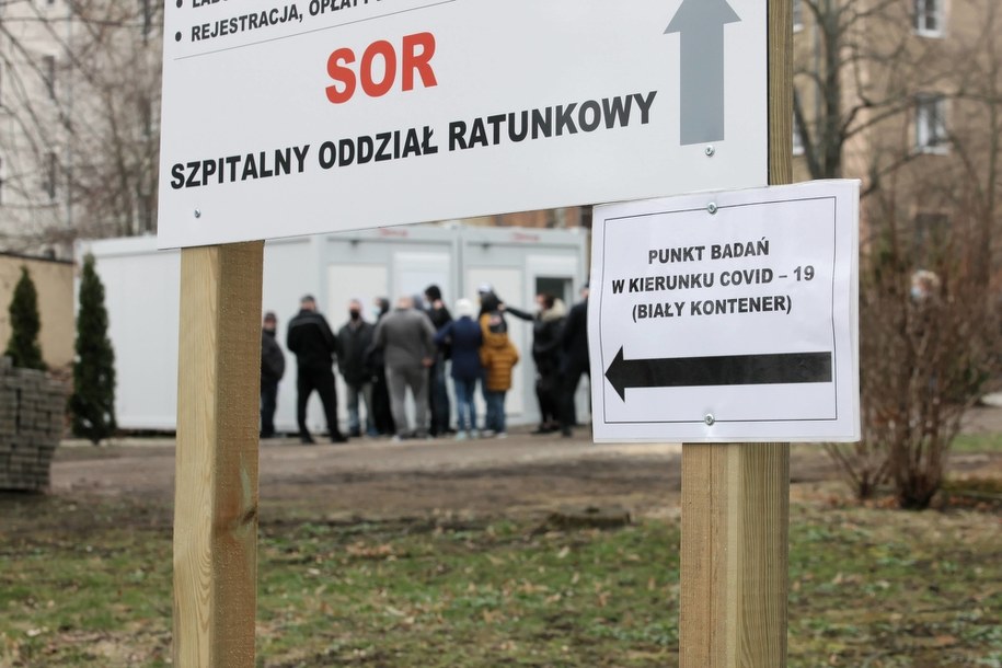 Punkt poboru wymazów do badań na obecność koronawirusa SARS-CoV-2 w Słubicach / 	Lech Muszyński    /PAP