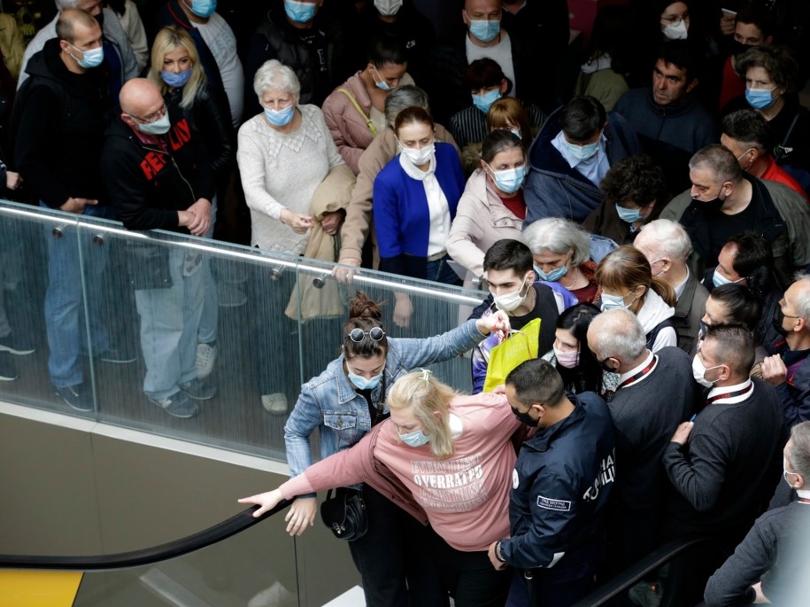 Punkt szczepień w galerii handlowej w Belgradzie /Andrej Cukić /PAP/EPA