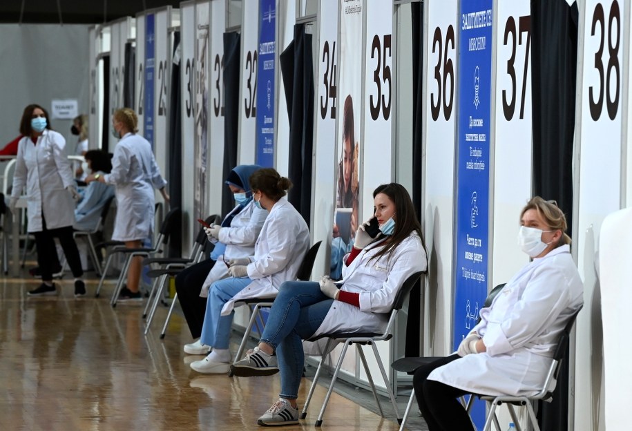 Punkt szczepień w Skopje /GEORGI LICOVSKI /PAP/EPA