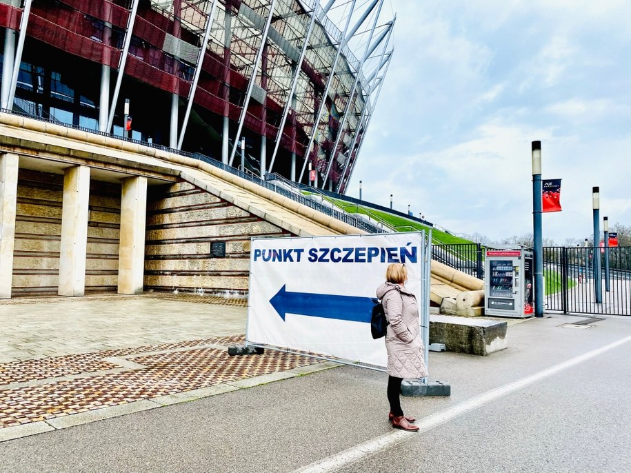 Punkt szczepień w Warszawie, zorganizowany na Stadionie Narodowym /Karolina Bereza /RMF FM