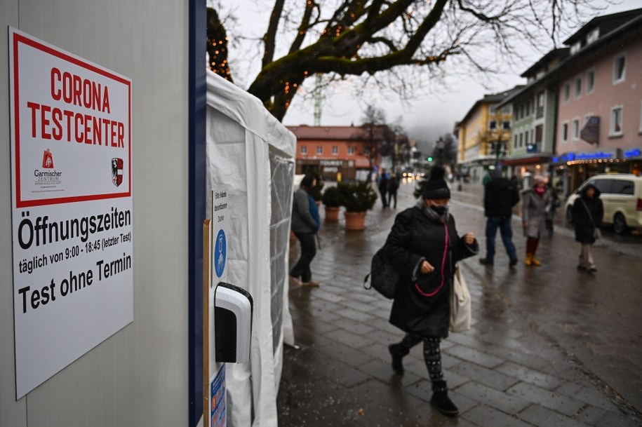 Punkt testowania w Garmisch-Partenkirchen /Philipp Guelland /PAP/EPA