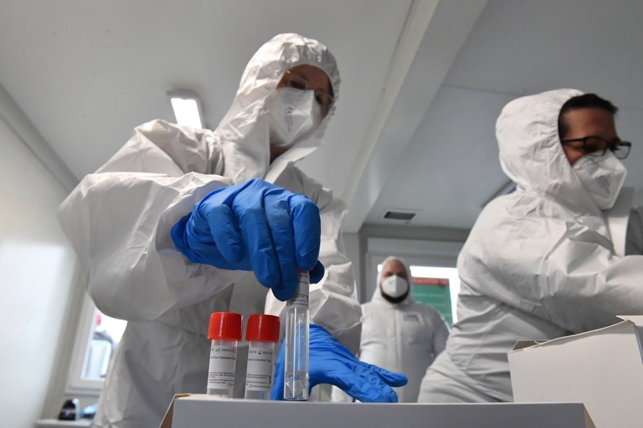 Punkt wykonywania testów na koronawirusa na przejściu granicznym z Niemcami w Lubieszynie / 	Marcin Bielecki    /PAP