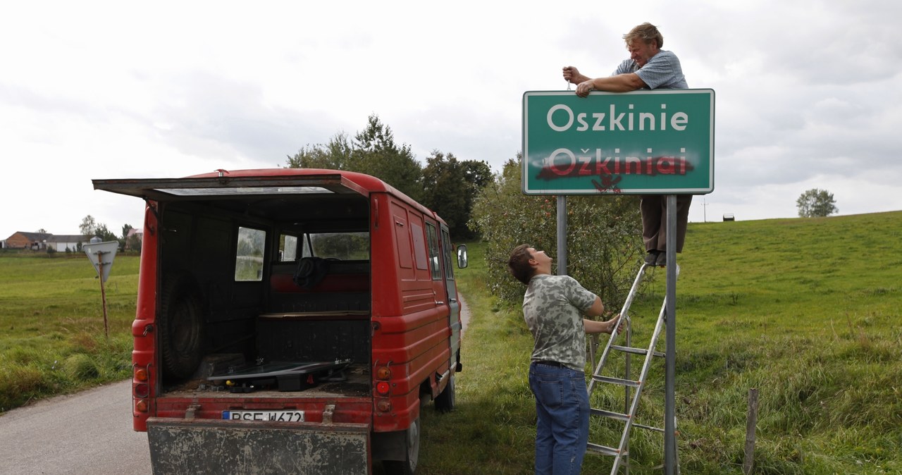 Puńsk: Demontaż zdewastowanych tablic