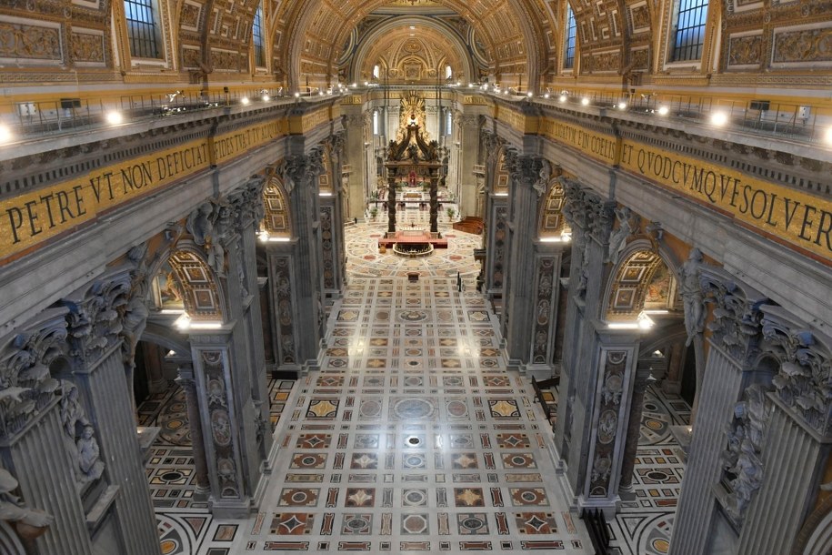 Pusta bazylika św. Piotra /VATICAN MEDIA HANDOUT /PAP/EPA