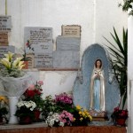 Pusta kapliczka. Warszawscy policjanci szukają złodzieja otaczanej kultem figury