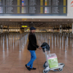 Puste lotniska, metro i autobusy. Belgowie strajkują