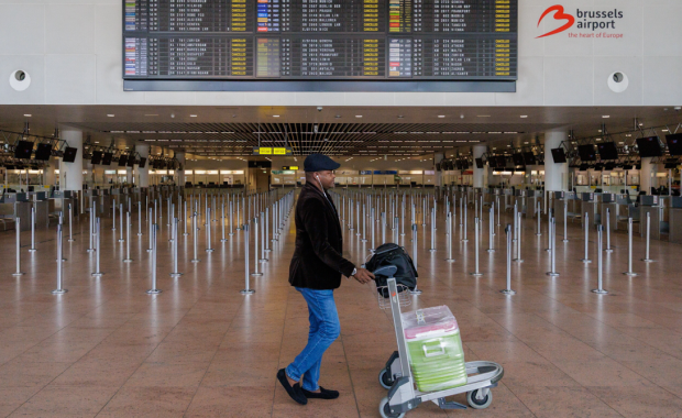 Puste lotniska, metro i autobusy. Belgowie strajkują