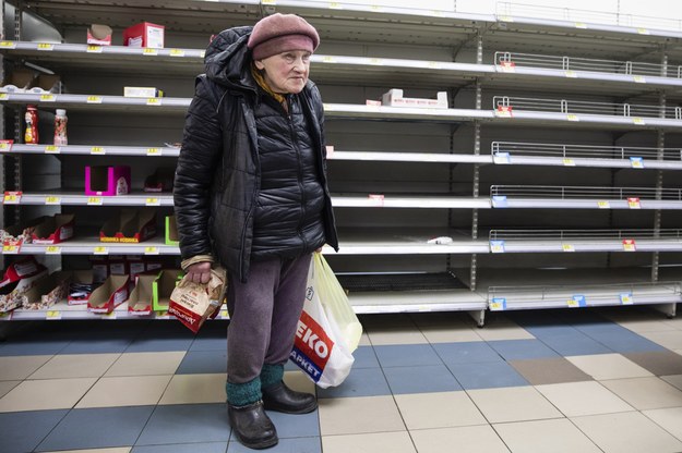Puste półki sklepowe w Kijowie /MIKHAIL PALINCHAK /PAP/EPA