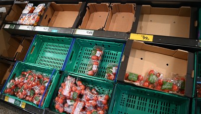 Puste półki w brytyjskich sklepach. Brakuje warzyw i owoców