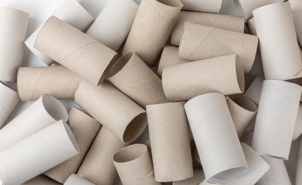 Puste rolki po papierze toaletowym - skarb dla ogrodników. Jak je wykorzystać?