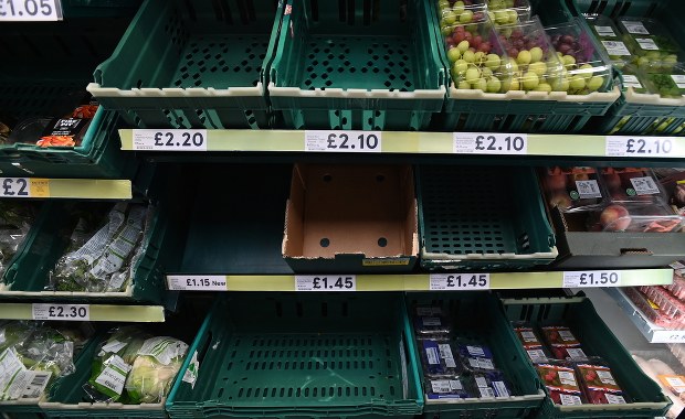 Puste sklepowe półki. Powodem... "pingdemia"