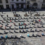 Puste wózki na rynku we Lwowie. Zdjęcie symbolem tragedii Ukrainy 