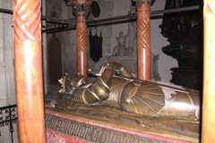 Pusty sarkofag króla Władysława III Warneńczyka na Wawelu