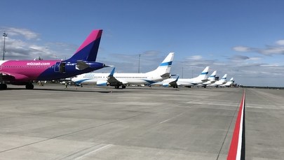 Pusty terminal, uziemione samoloty. Przygotowania do wznowienia lotów w Pyrzowicach