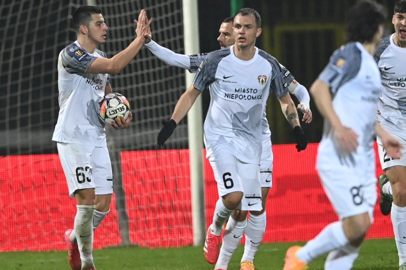 Puszcza Niepołomice - Radomiak Radom w 29. kolejce PKO BP Ekstraklasy. Relacja na żywo