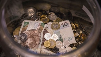 Puszki z pieniędzmi na cele charytatywne skusiły złodzieja recydywistę