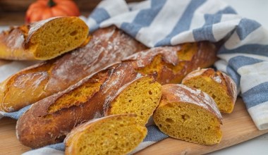 Puszyste bagietki do zup i gulaszów. Robi się je wyjątkowo prosto
