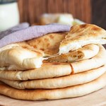 Puszyste ciasto, ciągnący się środek. Gruzińsko-włoskie danie pokocha cała rodzina