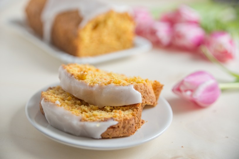 Puszyste ciasto marchewkowe z cynamonową nutą. Idealny deser na co dzień i na Wielkanoc