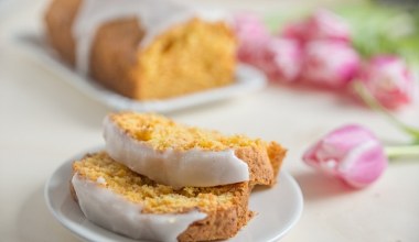 Puszyste ciasto marchewkowe z cynamonową nutą. Idealny deser na co dzień i na Wielkanoc