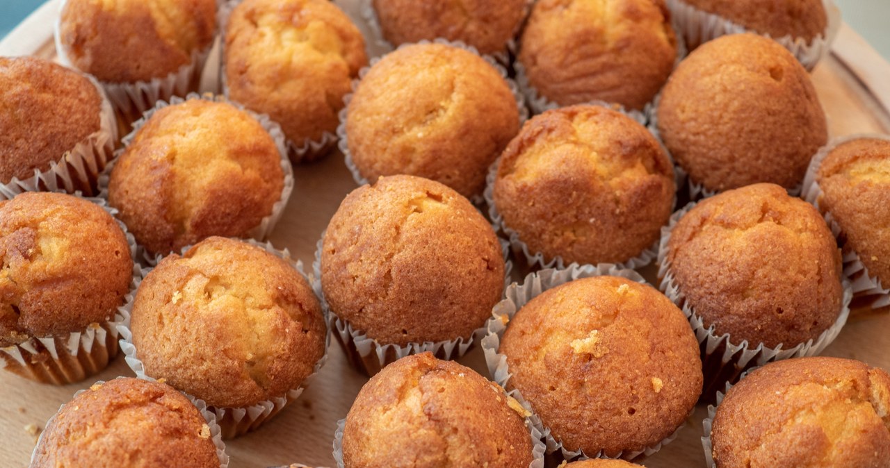 Puszyste muffiny z przepisu mojej babci zawsze pięknie wyrastają /pfongabe33 /123RF/PICSEL