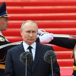 Putin do wojskowych: Powstrzymaliście wojnę domową
