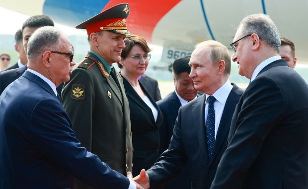 Putin gorąco powitany w Chinach. "Stosunki najlepsze w historii"