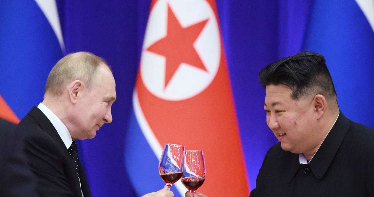 Putin i Kim Dzong Un dobijają "krawego" targu. Obie dyktatury intensywnie współpracują /Vladimir Smirnov /AFP