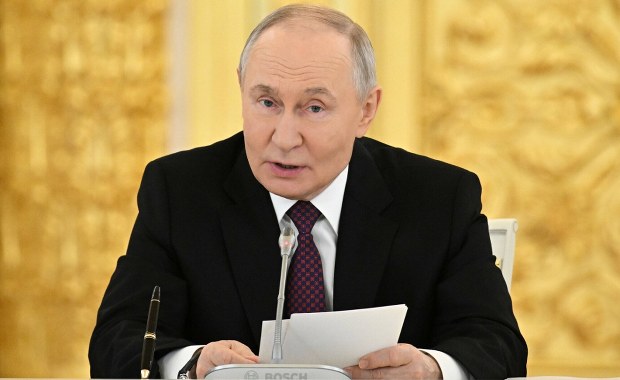 Putin kaszle i chrząka. Nagranie szybko usunięto z kanałów Kremla