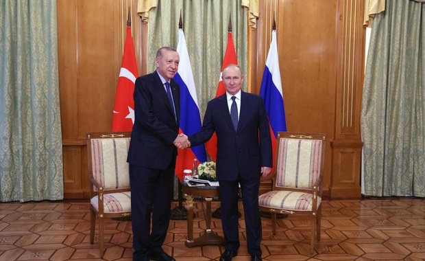 Putin ma problemy z chodzeniem? Erdogan trzymał go pod ramię 