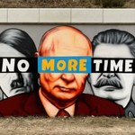Putin na równi z Hitlerem i Stalinem? TUSE odpowiada dobitnie