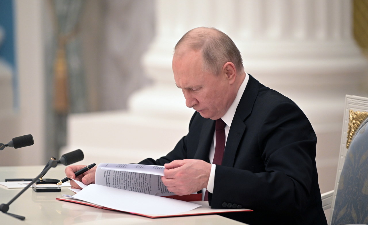 Putin podpisał dekret o uznaniu separatystycznych "republik ludowych" w Donbasie 