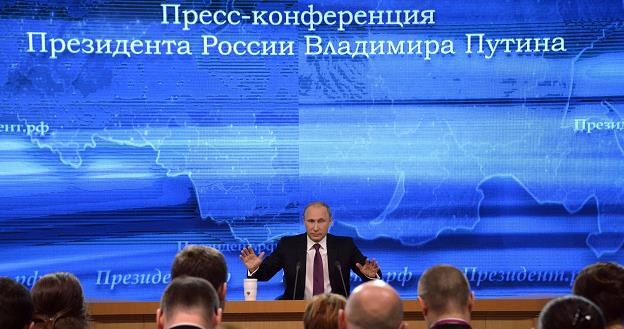 Putin powiedział, że mimo zakłóceń na rynkach finansowych, rosyjskie dochody będą większe /AFP